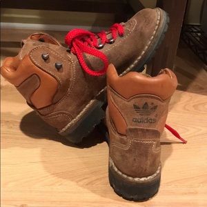 RePosh Vintage Adidas Hiking Boots